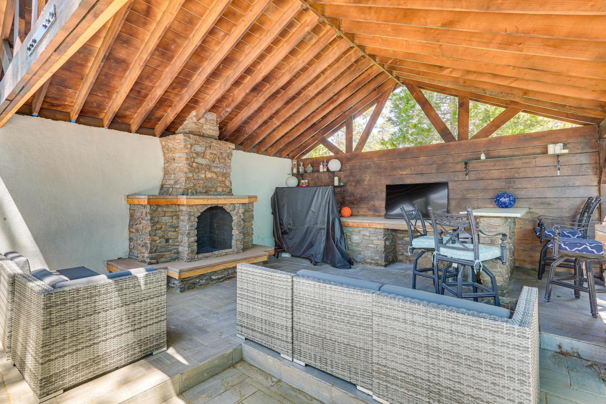 Lake Arrowhead Cabin With Hot Tub And Mountain Views! エクステリア 写真