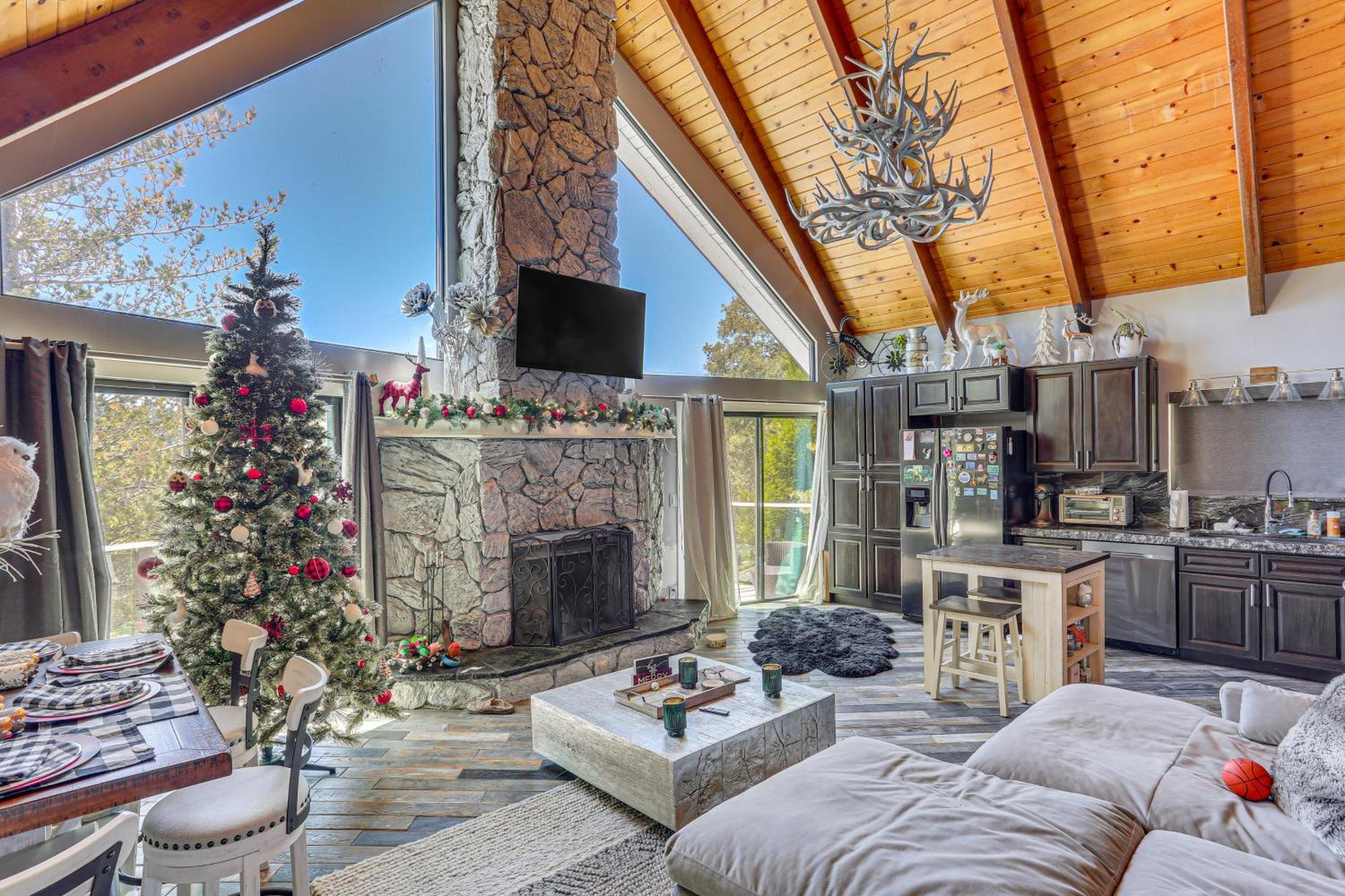 Lake Arrowhead Cabin With Hot Tub And Mountain Views! エクステリア 写真